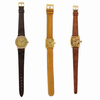 Orologi in oro giallo 18K, set di tre orologi con casse rettangolare, rotonda e quadrata