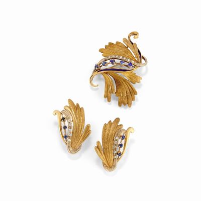 Demi-parure in oro giallo 18K con diamanti e zaffiri, composta da spilla e orecchini a clip