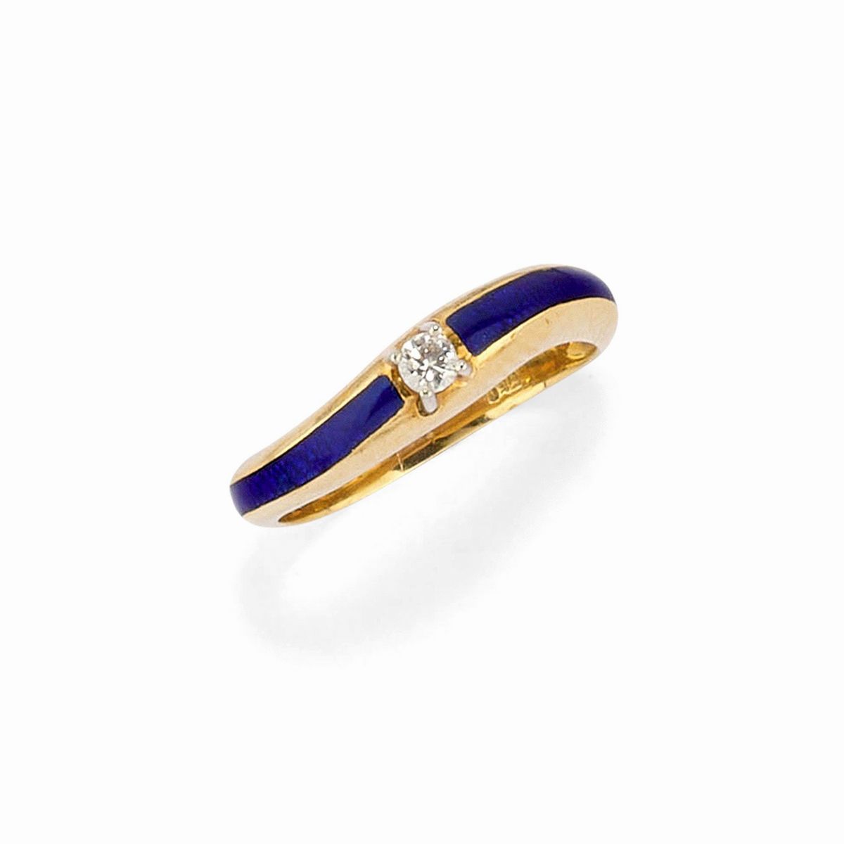 Tre anelli in oro giallo 18K con diamanti e smalti decorativi