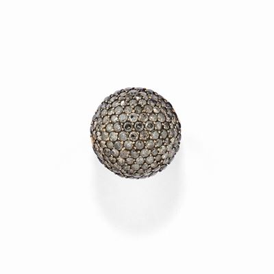 Anello in oro rosso 18K brunito con diamanti neri e grigi