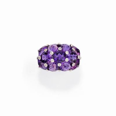 Anello in oro bianco 18K con ametiste taglio briolette e diamanti taglio brillante