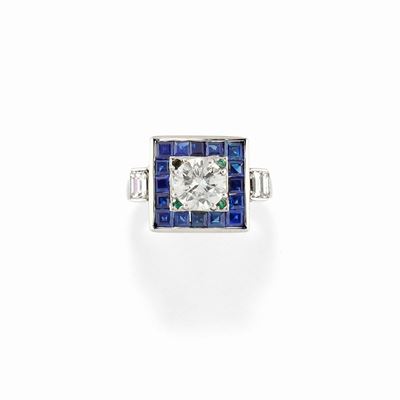Anello in oro bianco 18k, diamante brillante di ct 1,35, zaffiri, smeraldi e diamanti