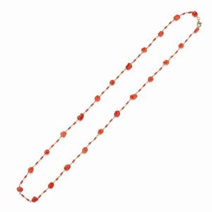Collana in oro giallo 18K e corallo