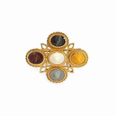 Spilla in oro giallo 18K con cammei in pietra dura