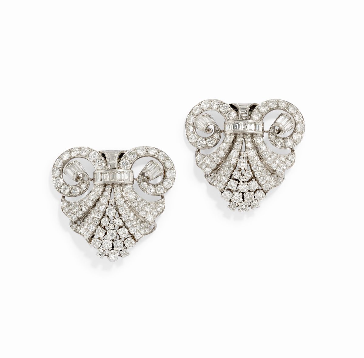 Illario - Gioiello scomponibile in platino, oro bianco 18K e diamanti, circa 1940