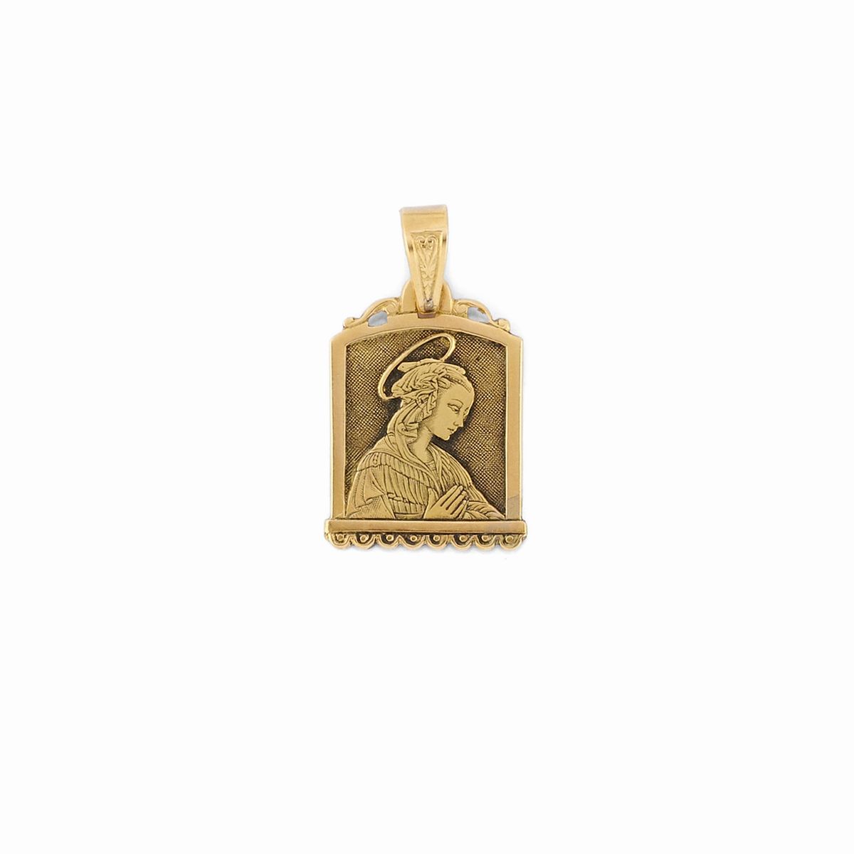 Tre bracciali e un pendente in oro giallo 18K con pietre dure, smalto e perle