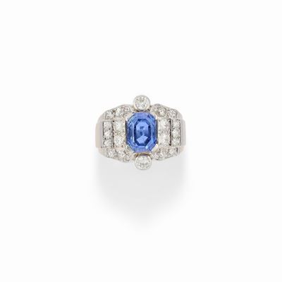Anello in oro rosa e bianco 18K con zaffiro taglio ottagonale e diamanti