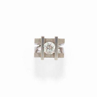 Anello in oro bianco 18K con diamante taglio vecchio di circa 1,80 ct