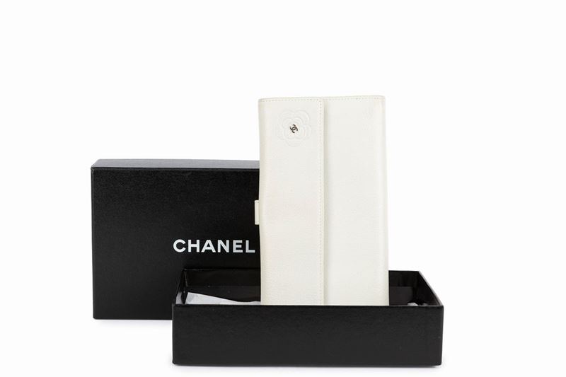 chanel vip gift wallet