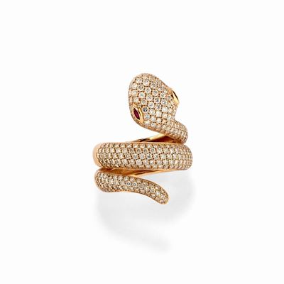 Anello in oro rosso 18K a forma di serpente con diamanti e rubini