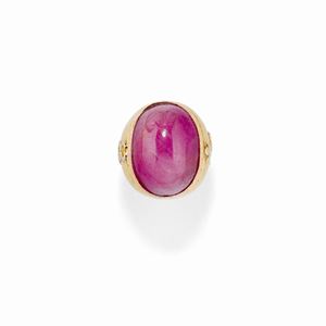 A 18K three color gold and ruby ring