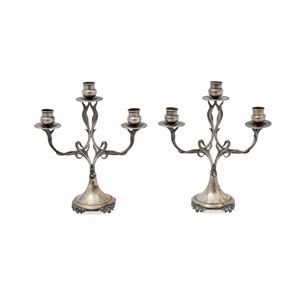 Coppia di candelabri in argento, Italia, XX secolo