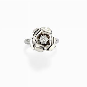 A 18K white gold and diamond ring