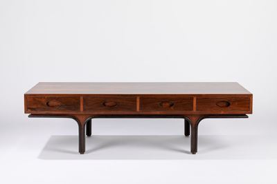 Tavolino in legno con quattro cassetti
