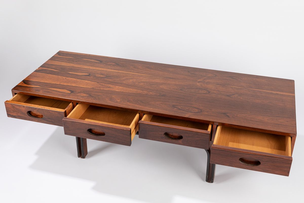 Gianfranco Frattini - Tavolino in legno con quattro cassetti