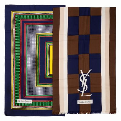Lotto di foulard e stola in seta, varie fantasie e colori