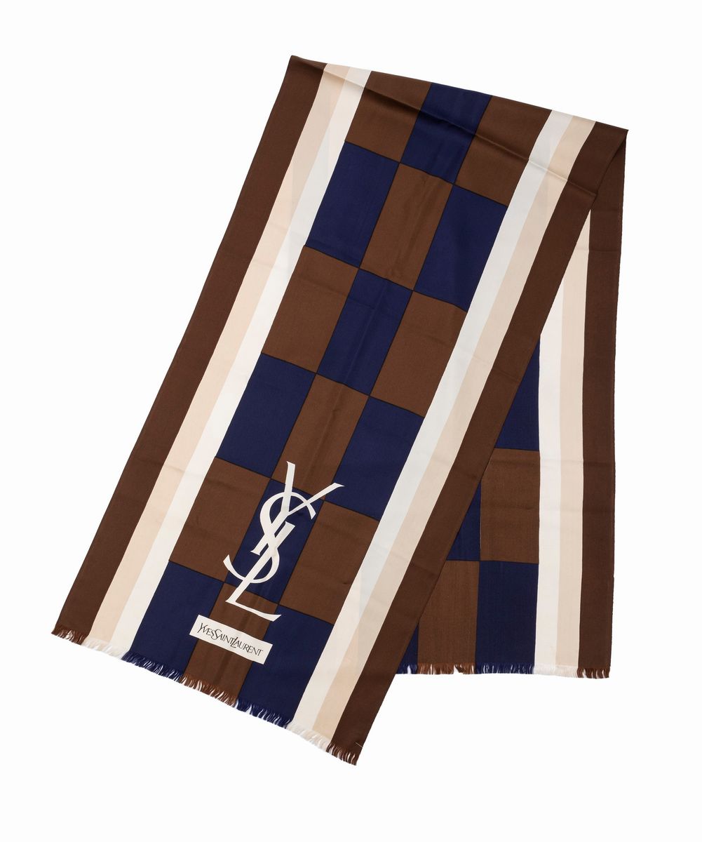 Yves Saint Laurent - Lotto di foulard e stola in seta, varie fantasie e colori