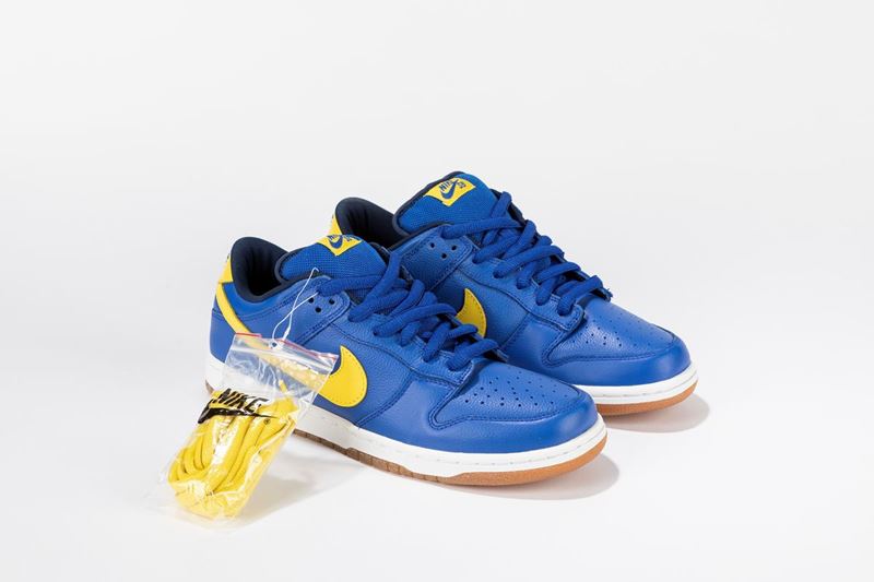 NIKE Dunk SB Low Boca Juniors Size US 10 EUR 44 2004 Sneakerhead the first sneakers auction in Italy Finarte casa d aste