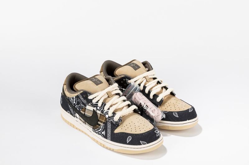 NIKE - Dunk SB Low Travis Scott / Size US 11 EUR 45 2020