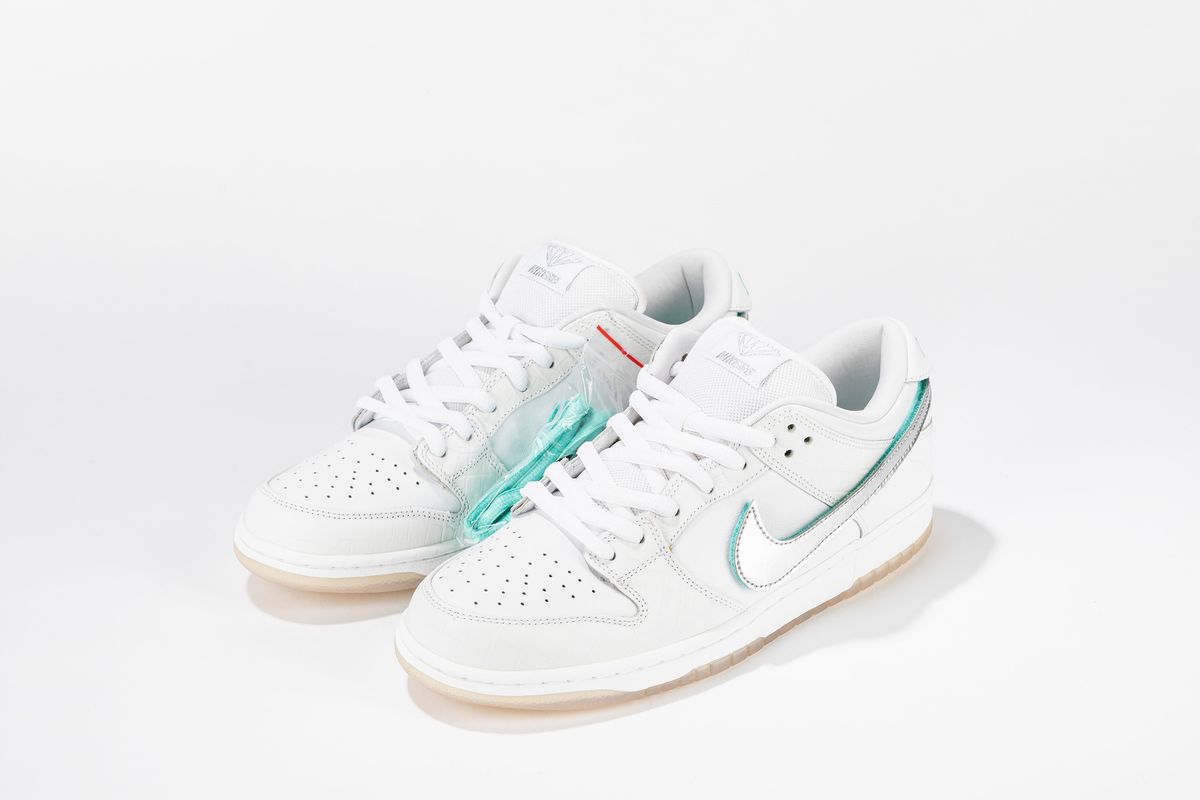 NIKE - Dunk SB Low Diamond Supply Co White Diamond / Size US