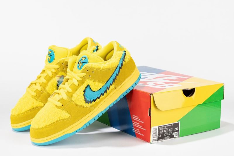 NIKE - Dunk SB Low Grateful Dead Bears Opti Yellow / Size US 11.5 EUR 45.5  2020 | Sneakerhead: the first sneakers auction in Italy | Finarte