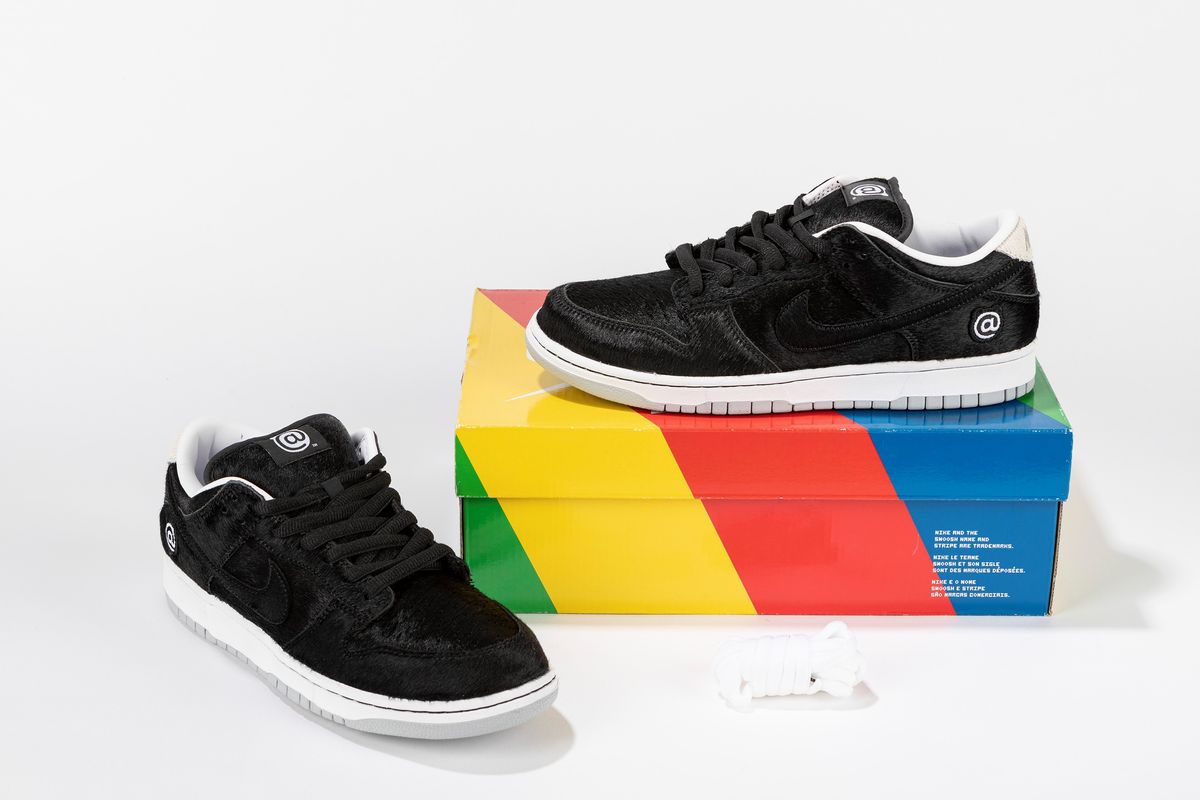 Nike dunk medicom deals