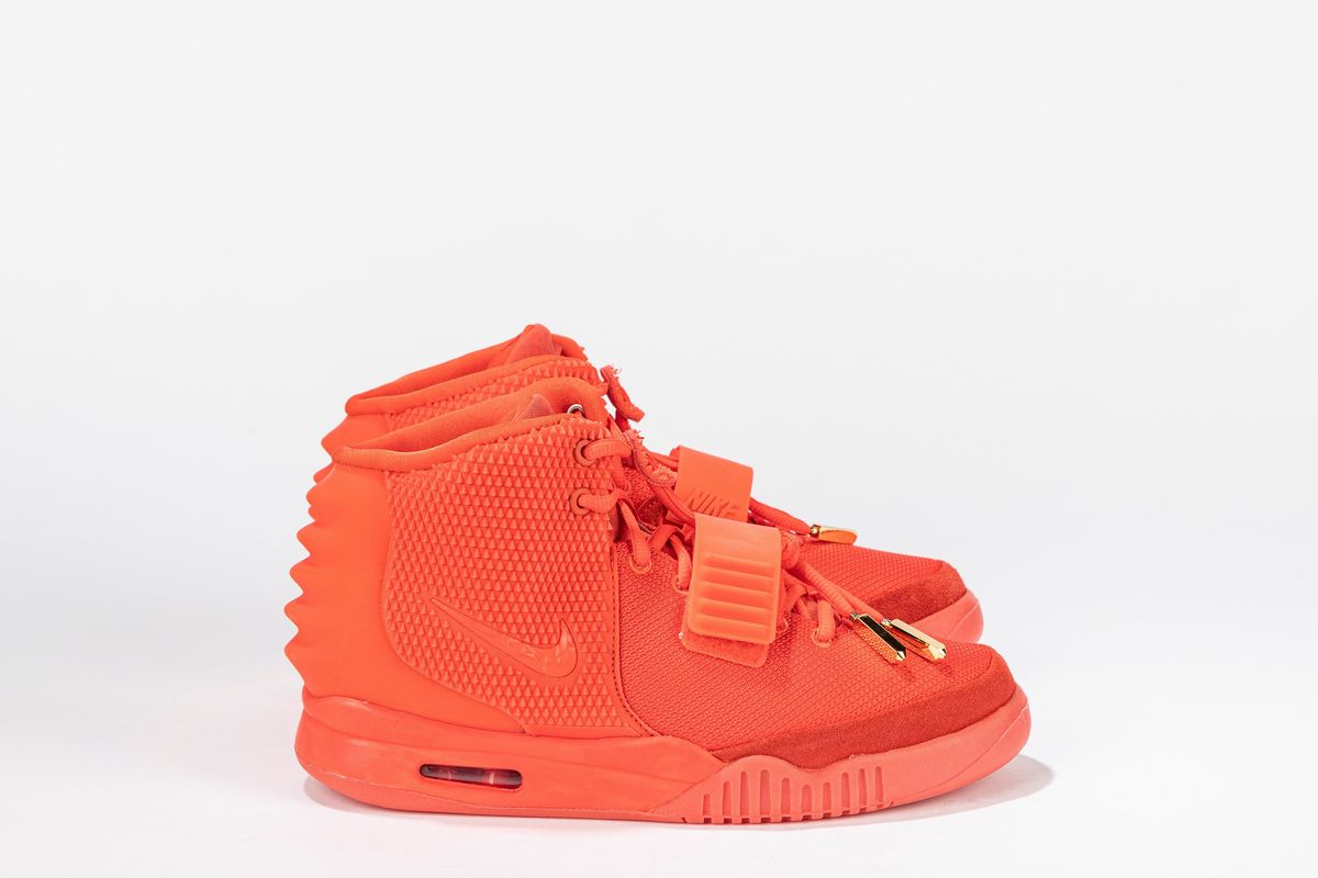 NIKE Air Yeezy 2 Red October Taglia US 9 EUR 42.5 2014 Sneakerhead la prima asta di sneakers in Italia Finarte casa d aste