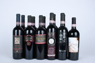 Selezione di Taurasi e Taurasi Riserva, assortimento di vini pregiati