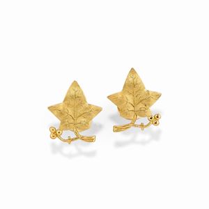 A 18k yellow gold earclips