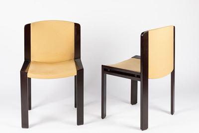 Otto sedie, modello 300, legno e imbottitura in tessuto