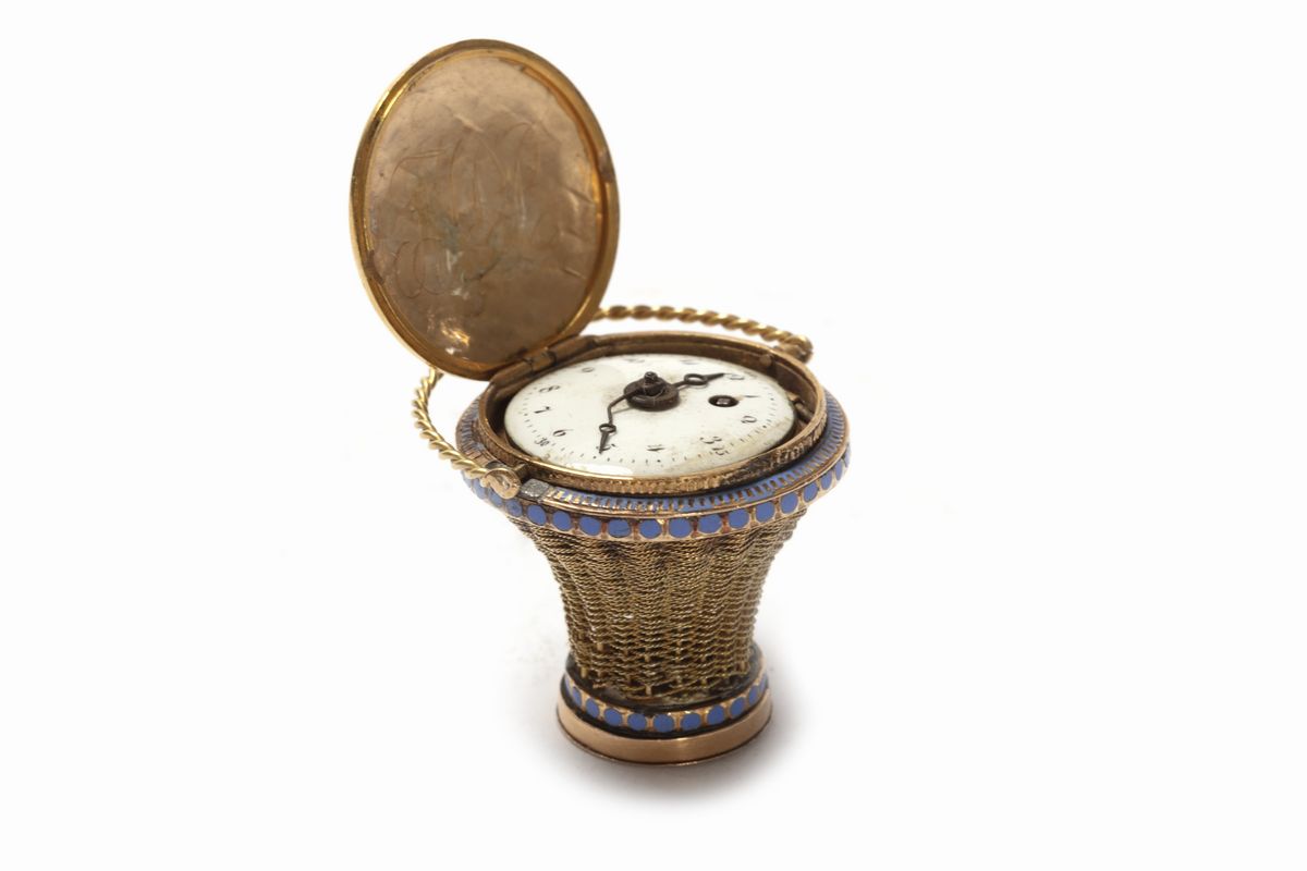 Orologio in Oro con Smalti, a Forma di Cestino, Francia Inizi Secolo XIX