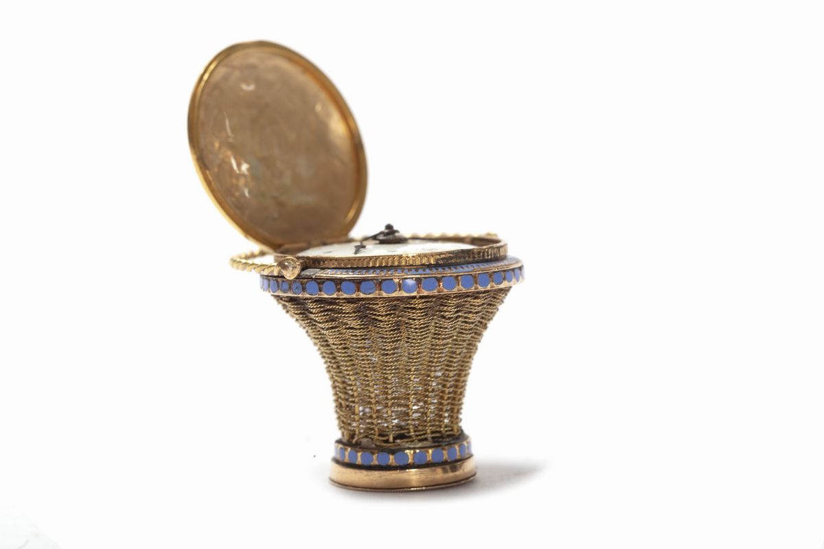 Orologio in Oro con Smalti, a Forma di Cestino, Francia Inizi Secolo XIX