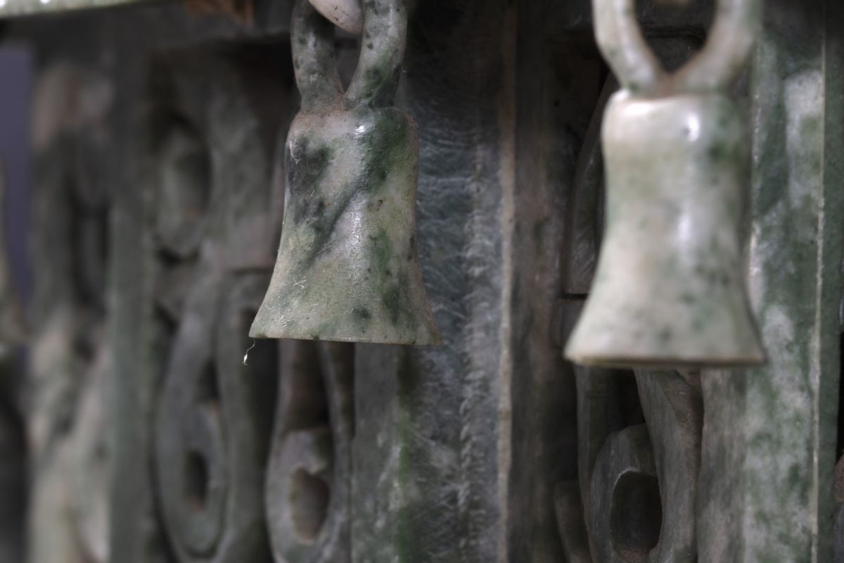 Barca in Pietra Verde a Forma di Drago con Pagoda, Cina Secolo XX