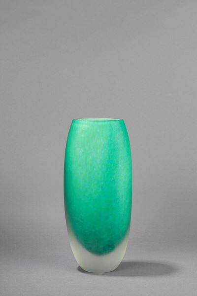 Vaso in vetro sommerso satinato verde, circa 1980