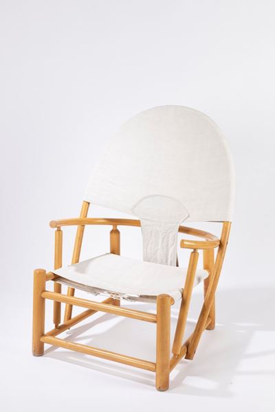 Poltrona Hoop G23, legno e rivestimento in tessuto