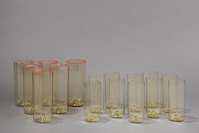 Set di bicchieri esagonali in vetro soffiato, 1930 circa
