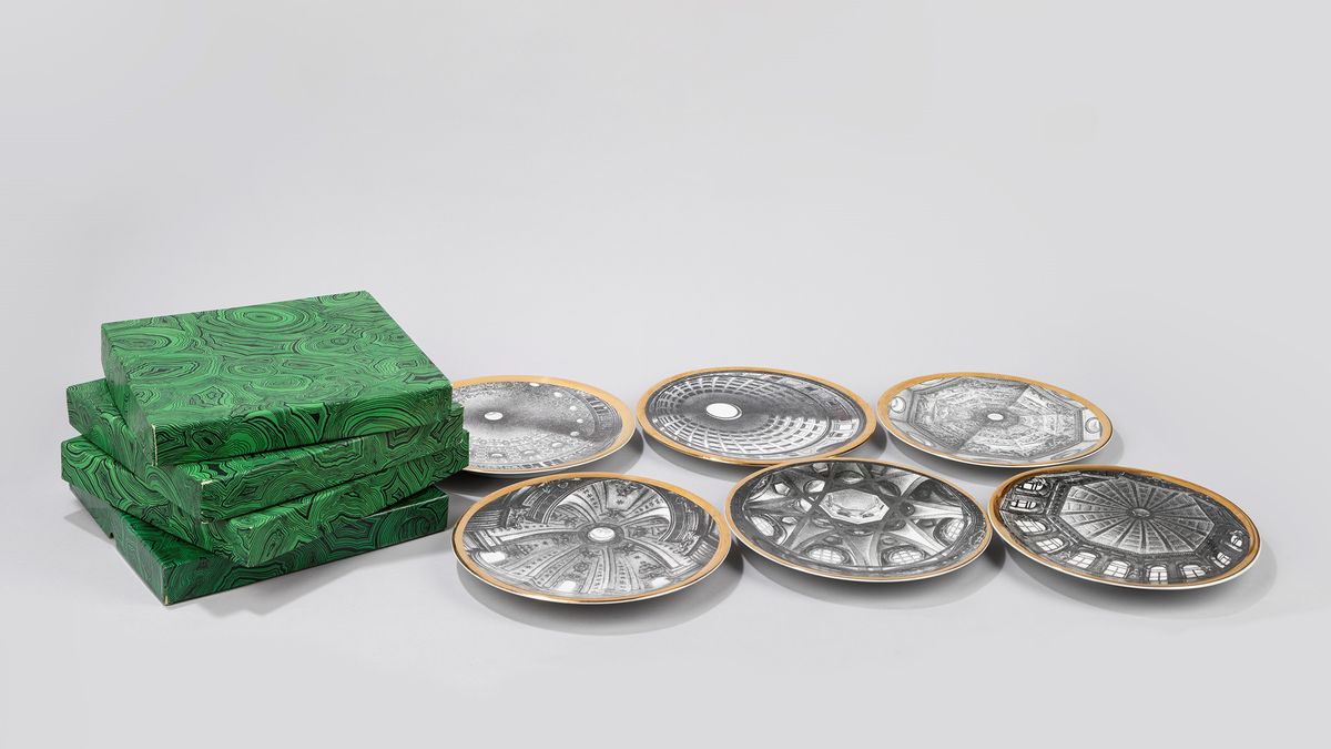 Piero Fornasetti - Cupole d’Italia, set di sei piatti e quattro scatole, ceramica serigrafata, ci...