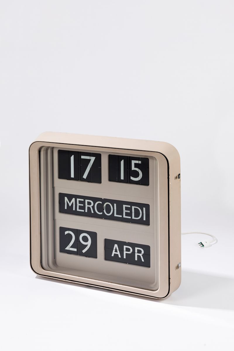 Beige Dator 5 Flip-Flap orologio elettronico by Gino Valle for Solari  Udine, 1960s