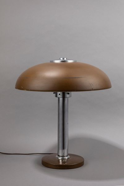 Lampada da tavolo modello 546, metallo cromato, alluminio e vetro, h 44 x diam 44 cm