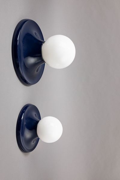 Lightball, 1975, coppia di lampade in metallo con diffusore in vetro