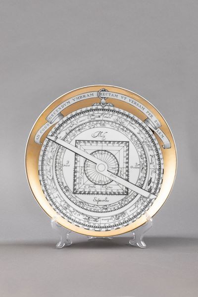 Astrolabio, ceramica serigrafata, diametro 24 cm, circa 1960