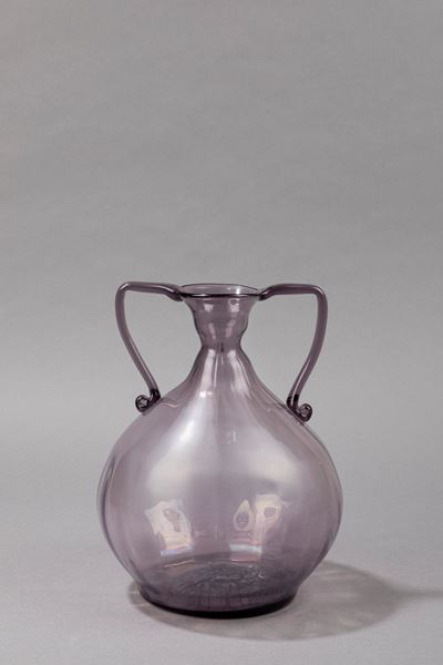 Vaso in vetro soffiato con anse