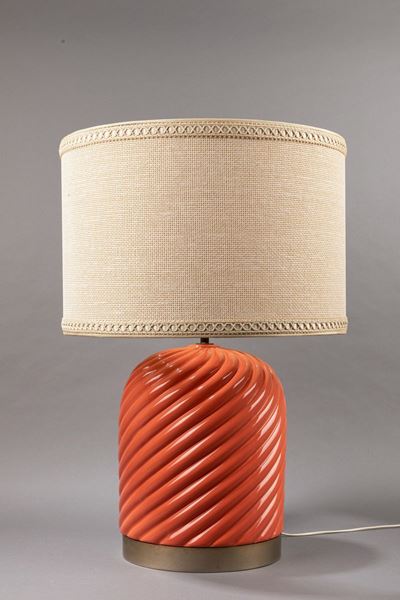 Lampada da tavolo con base in ceramica smaltata e paralume in stoffa