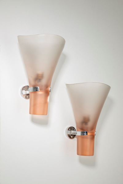 Due lampade da muro in vetro soffiato inciso