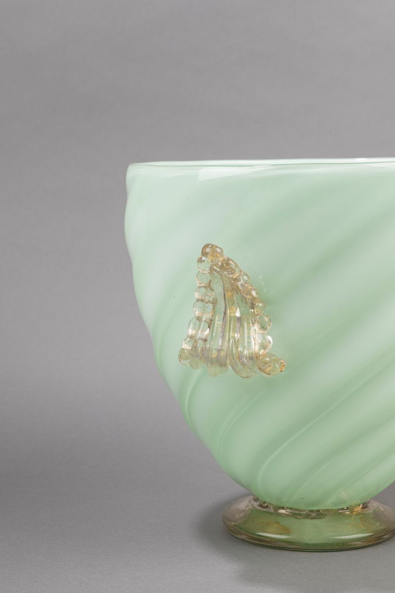 Flavio Poli, Alfredo Barbini - Vaso modello Z997 in vetro soffiato con foglia d’oro verde laguna