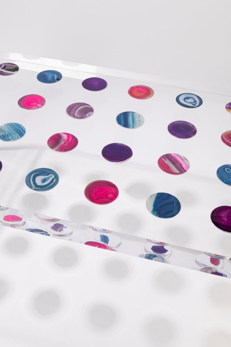 Studio Superego - Tavolino 'Horizonte' in plexiglass con decorazioni in agata e ottone dorato