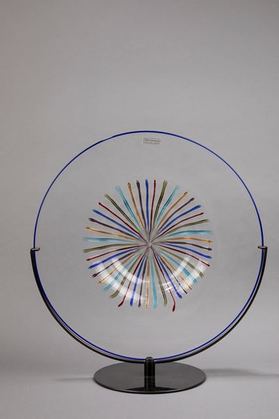 Piatto in vetro con inserti multicolori