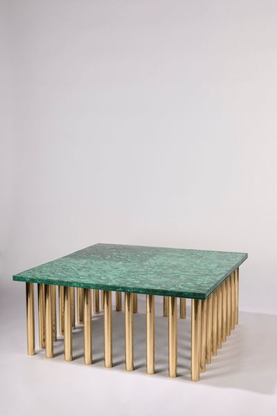 Tavolino in malachite con gambe in ottone lucido