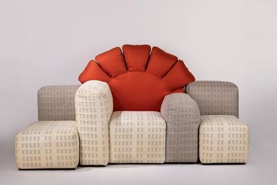 Tramonto a New York, divano modulare in legno e materiale plastico