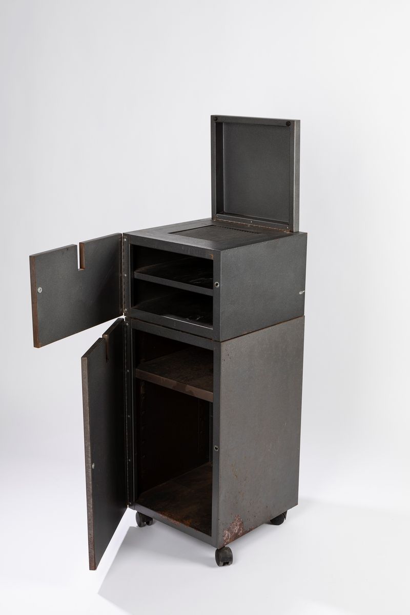 Philippe Starck - Théâtre du Monde, mobile su ruote in metallo laccato grigio argento metallizzat...